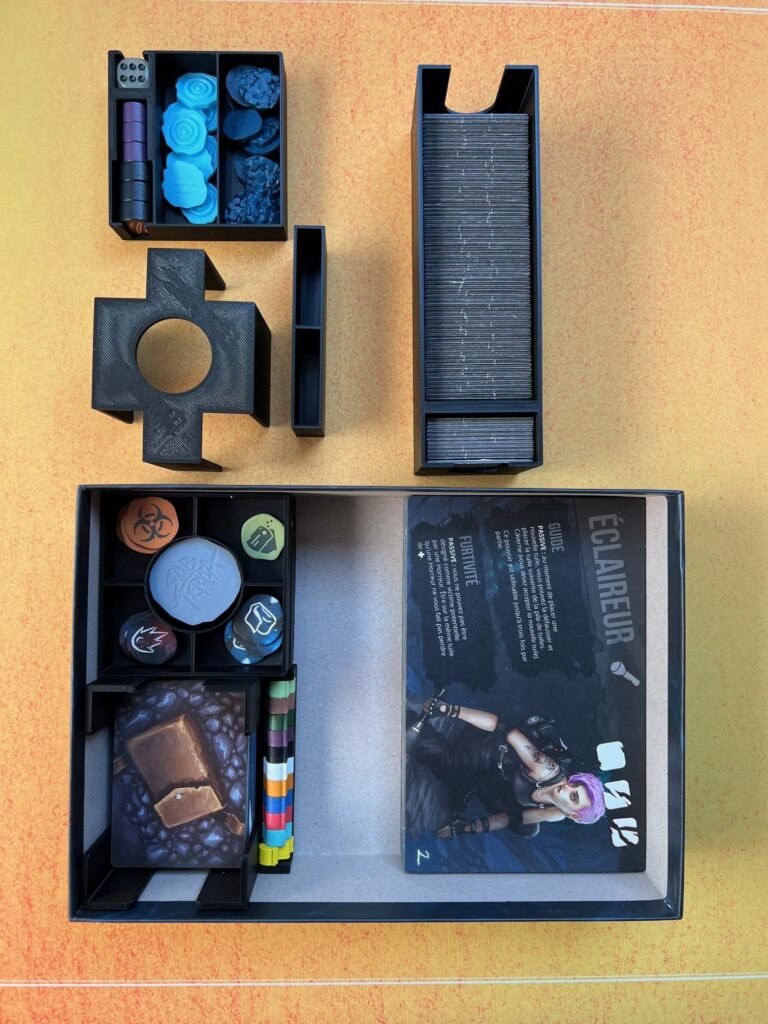 Matériel de Sub Terra organisé dans les différents compartiments de l’insert 3D